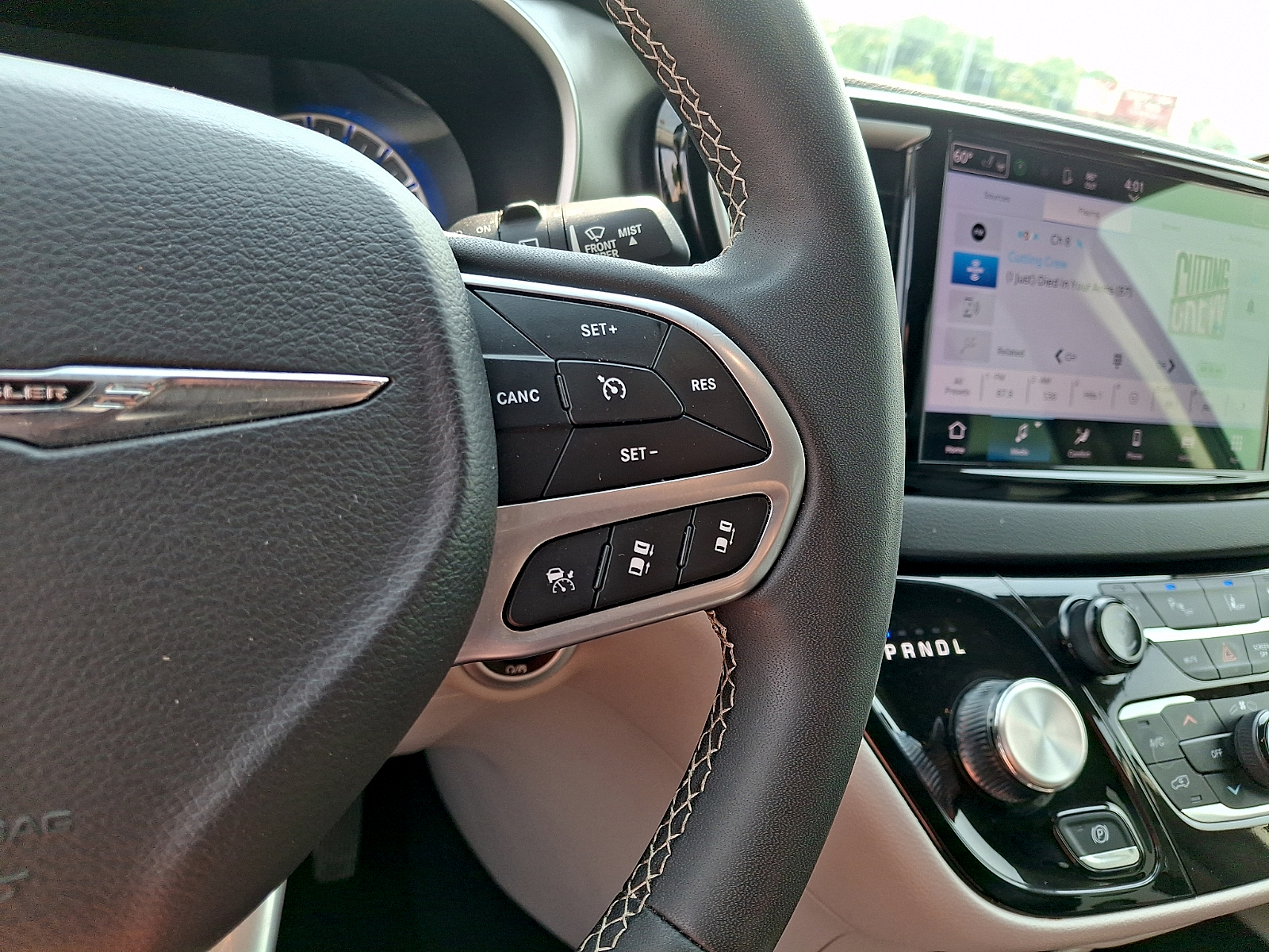 Used 2024 Chrysler Pacifica Van