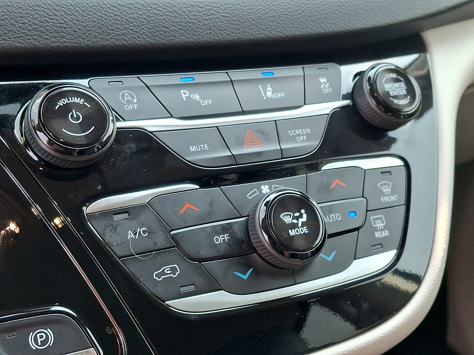 Used 2024 Chrysler Pacifica Van