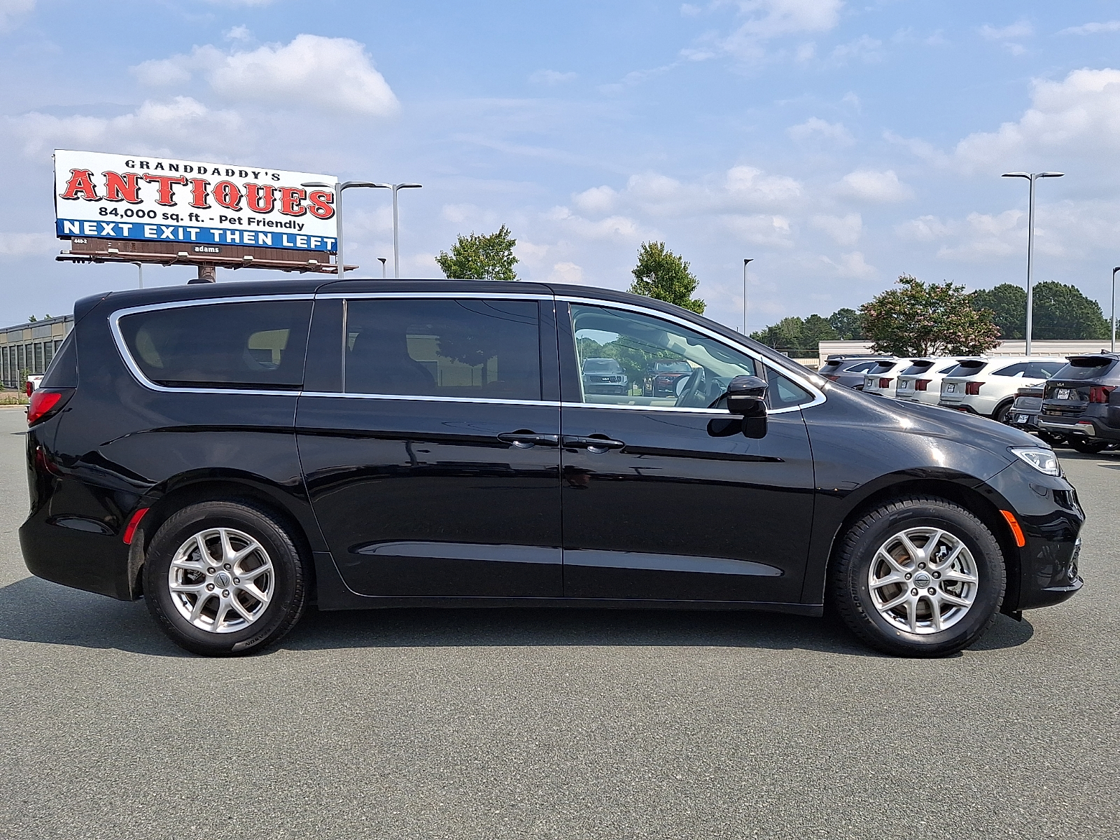 Used 2024 Chrysler Pacifica Van