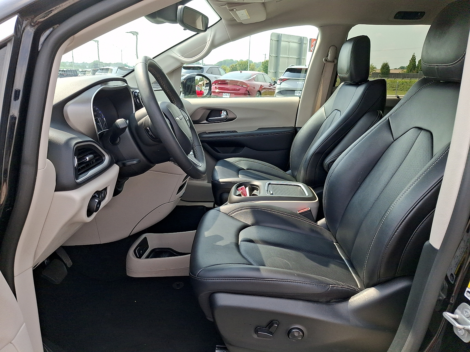 Used 2024 Chrysler Pacifica Van