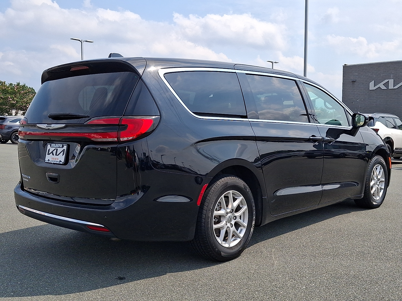 Used 2024 Chrysler Pacifica Van