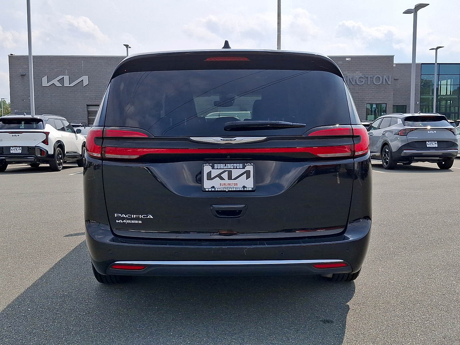 Used 2024 Chrysler Pacifica Van