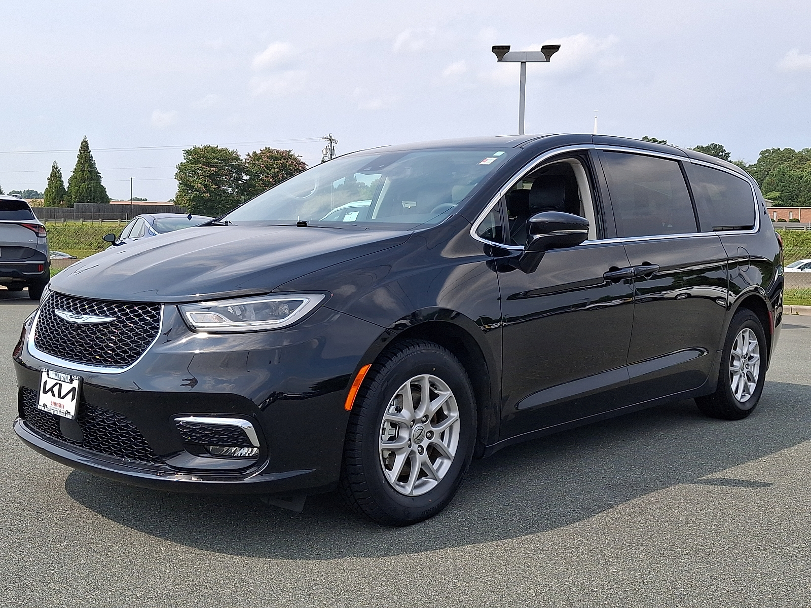 Used 2024 Chrysler Pacifica Van