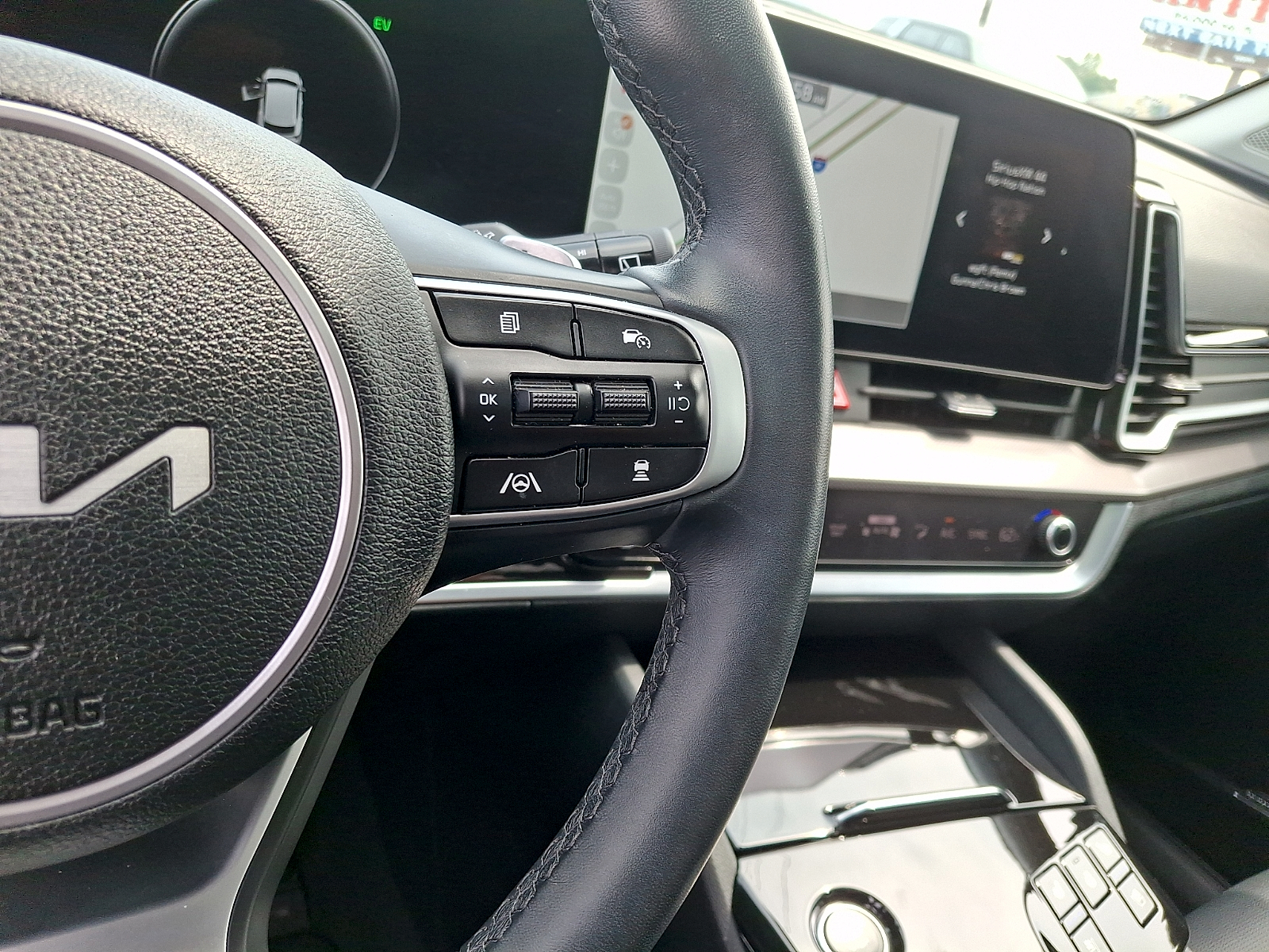 Used 2024 Kia Sportage Hybrid SUV