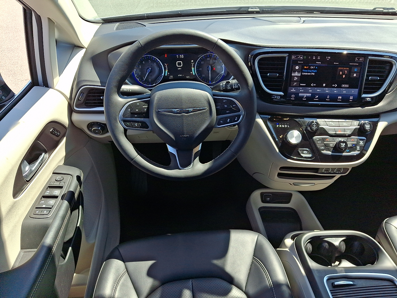 Used 2024 Chrysler Pacifica Van