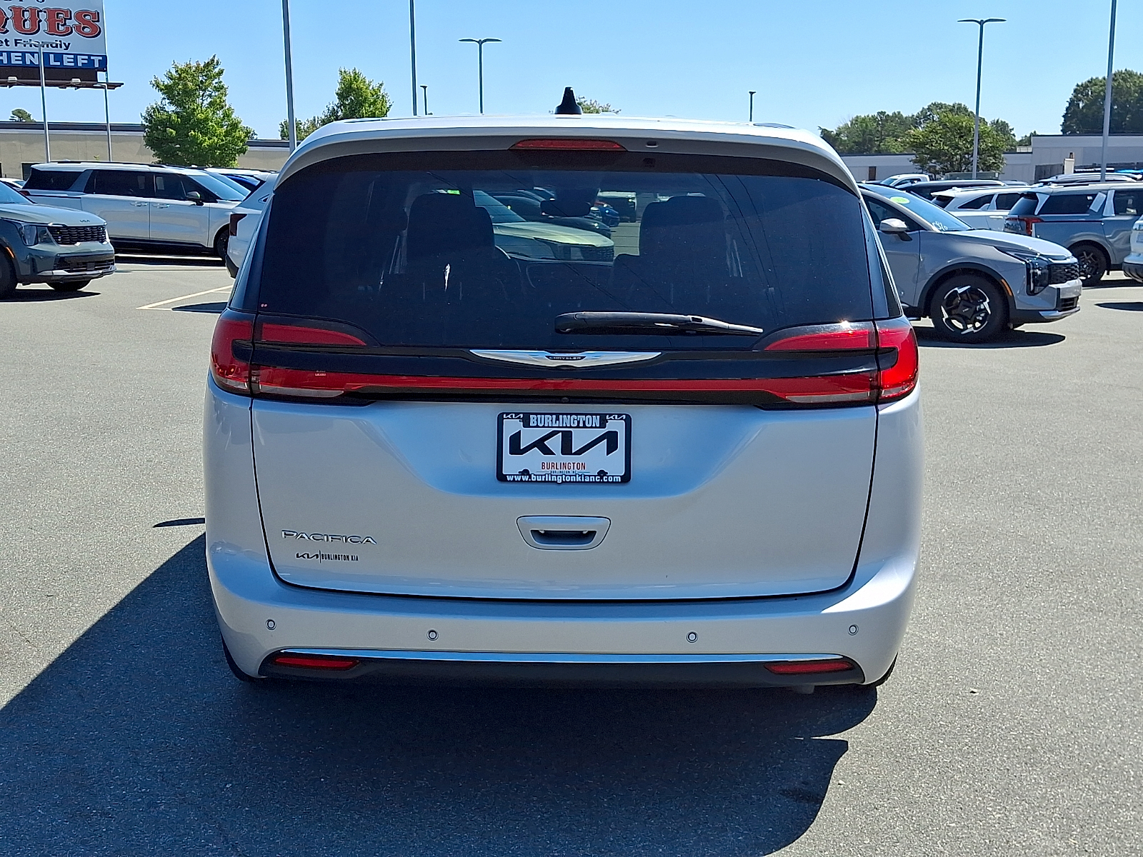Used 2024 Chrysler Pacifica Van