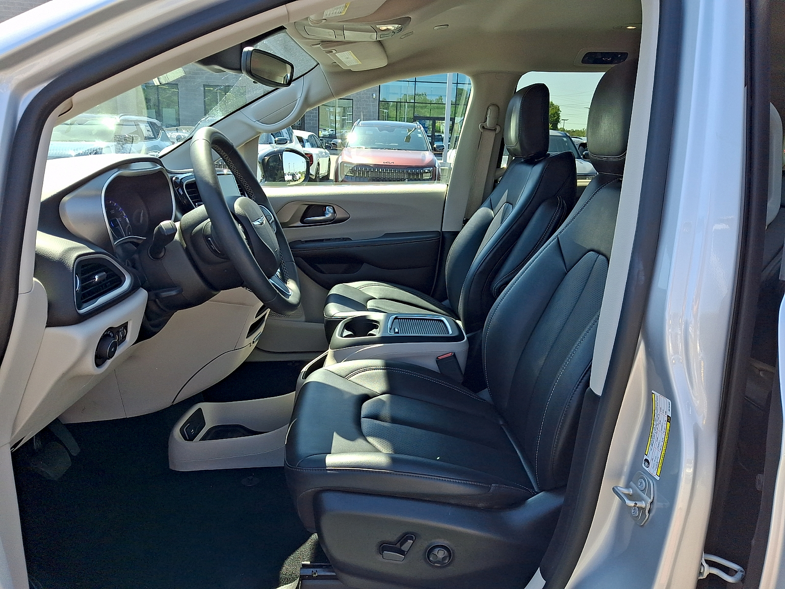 Used 2024 Chrysler Pacifica Van