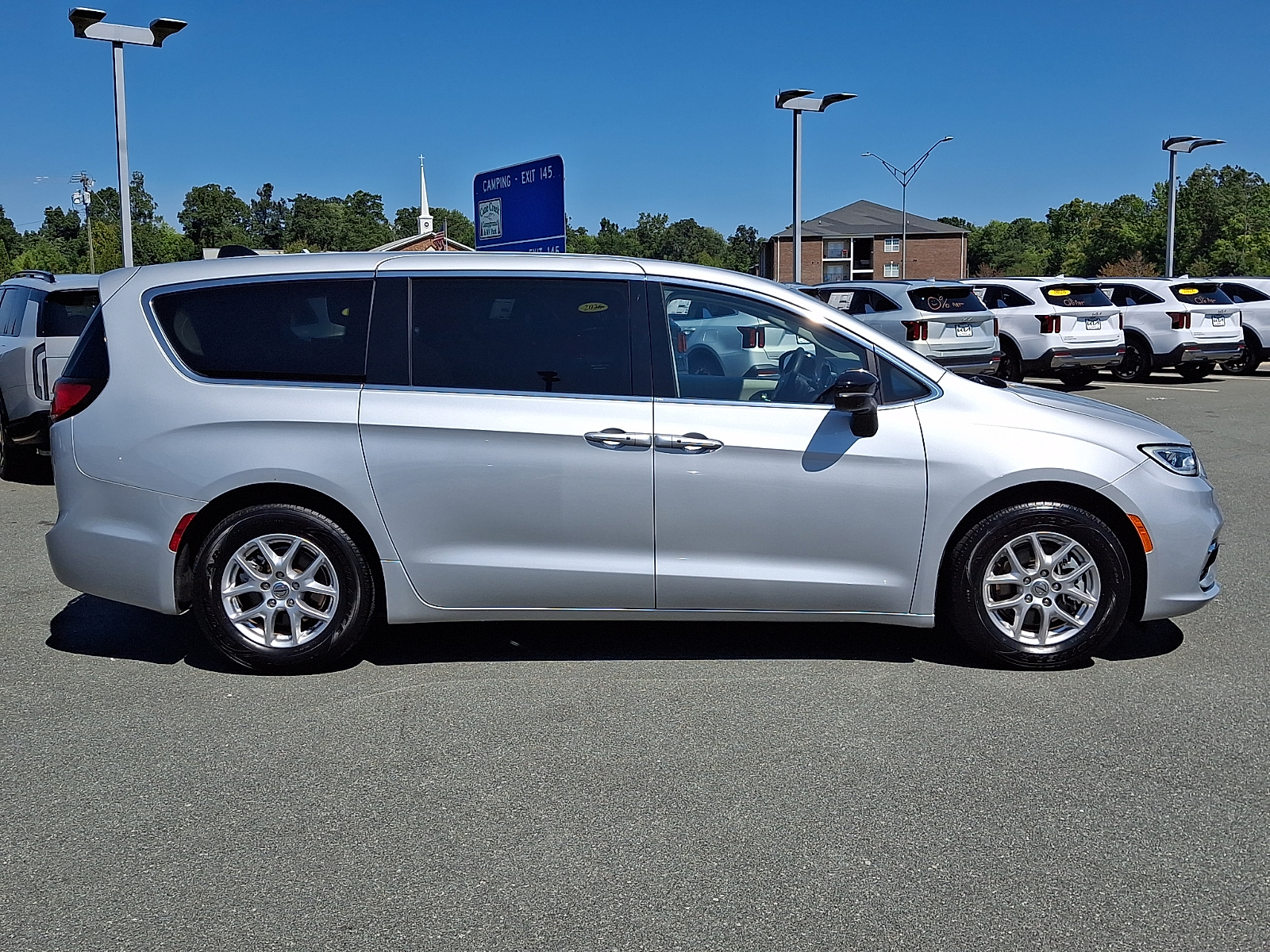 Used 2024 Chrysler Pacifica Van