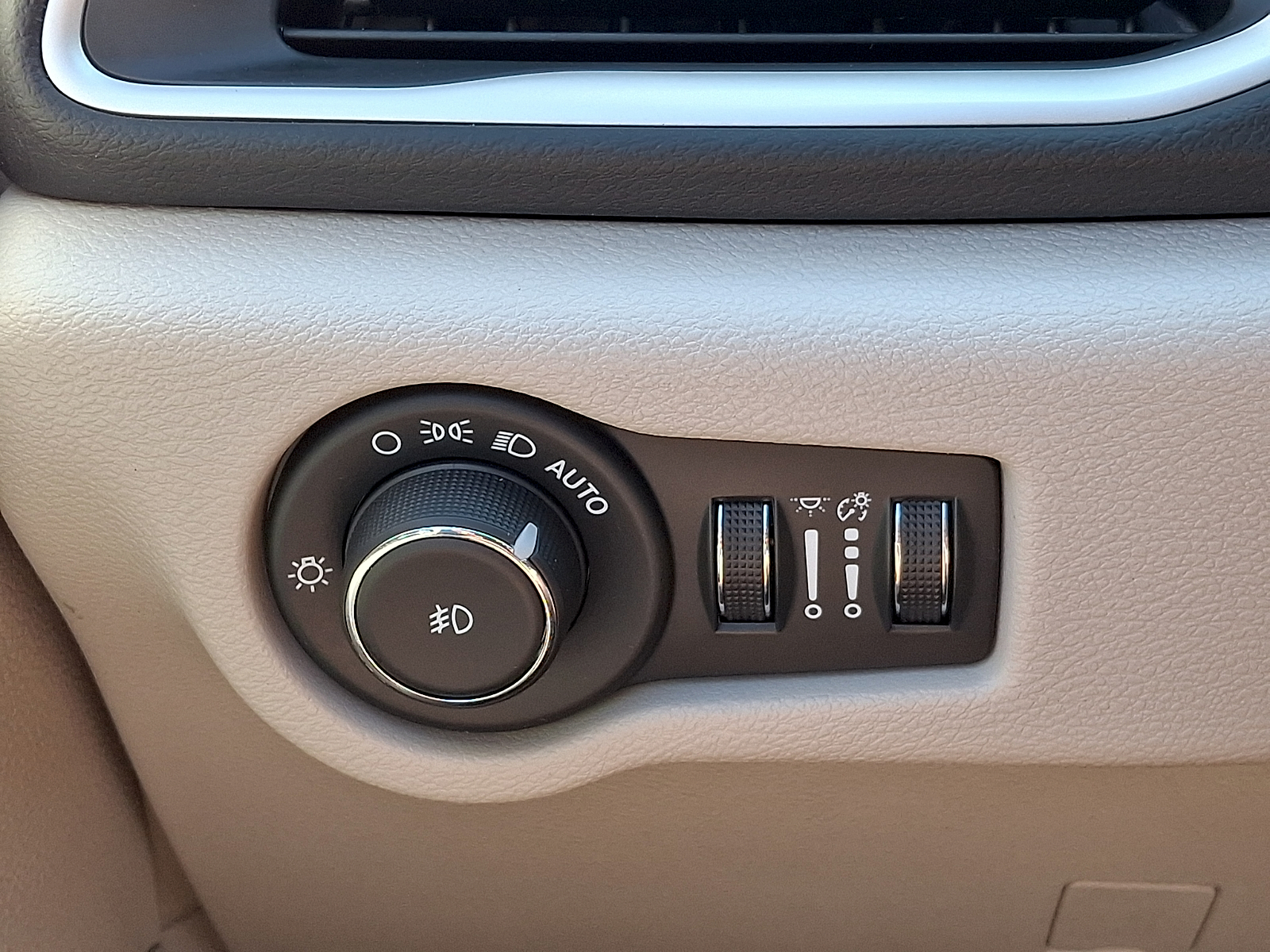 Used 2024 Chrysler Pacifica Van