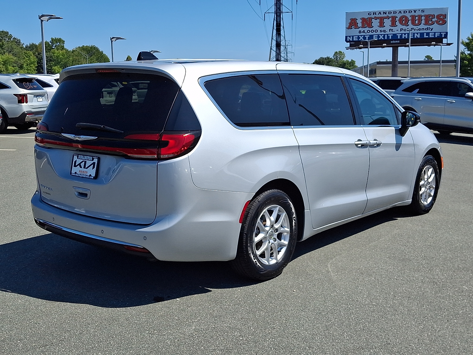 Used 2024 Chrysler Pacifica Van