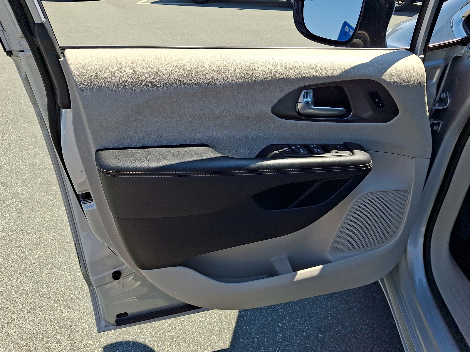 Used 2024 Chrysler Pacifica Van