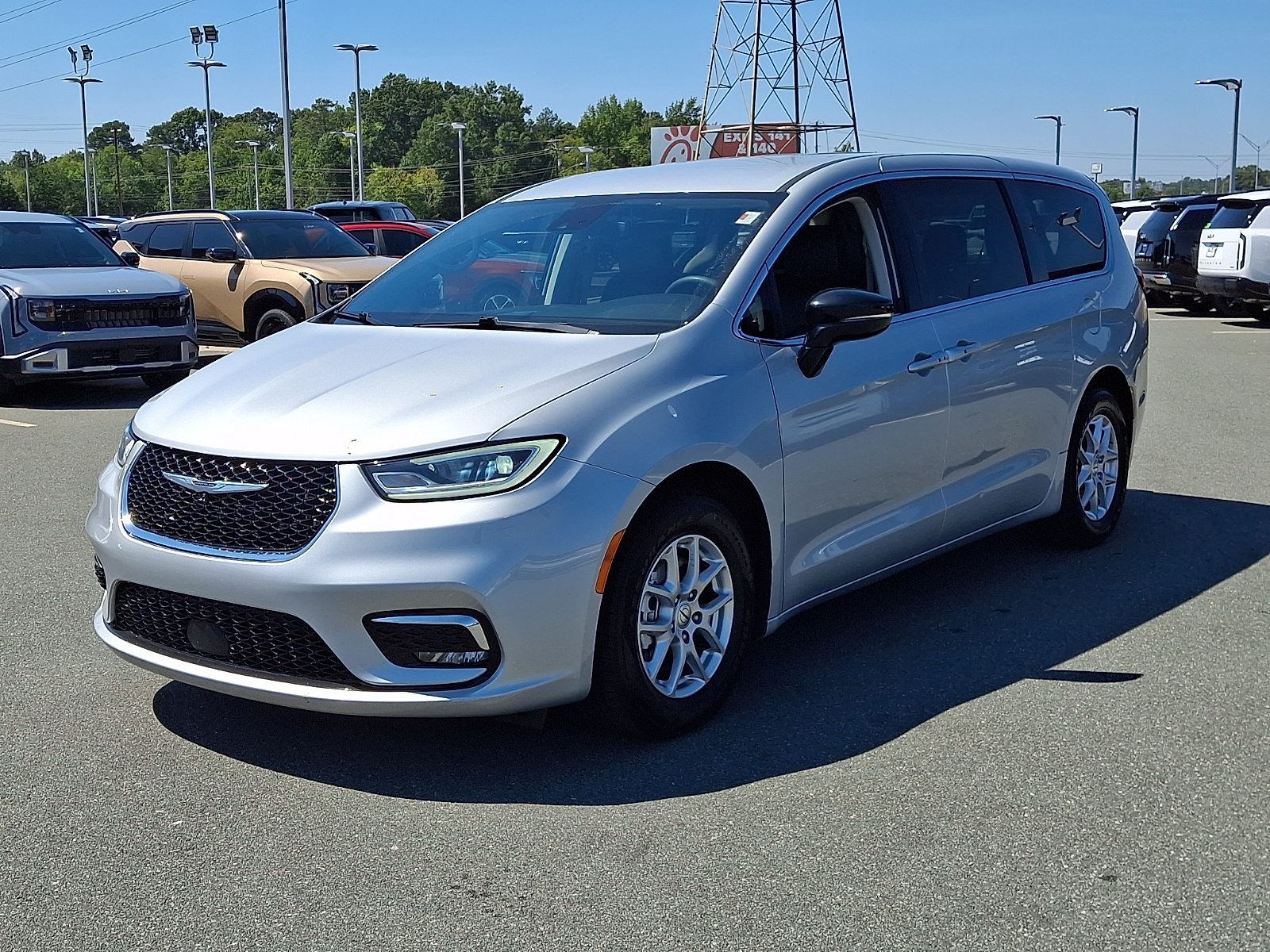 Used 2024 Chrysler Pacifica Van
