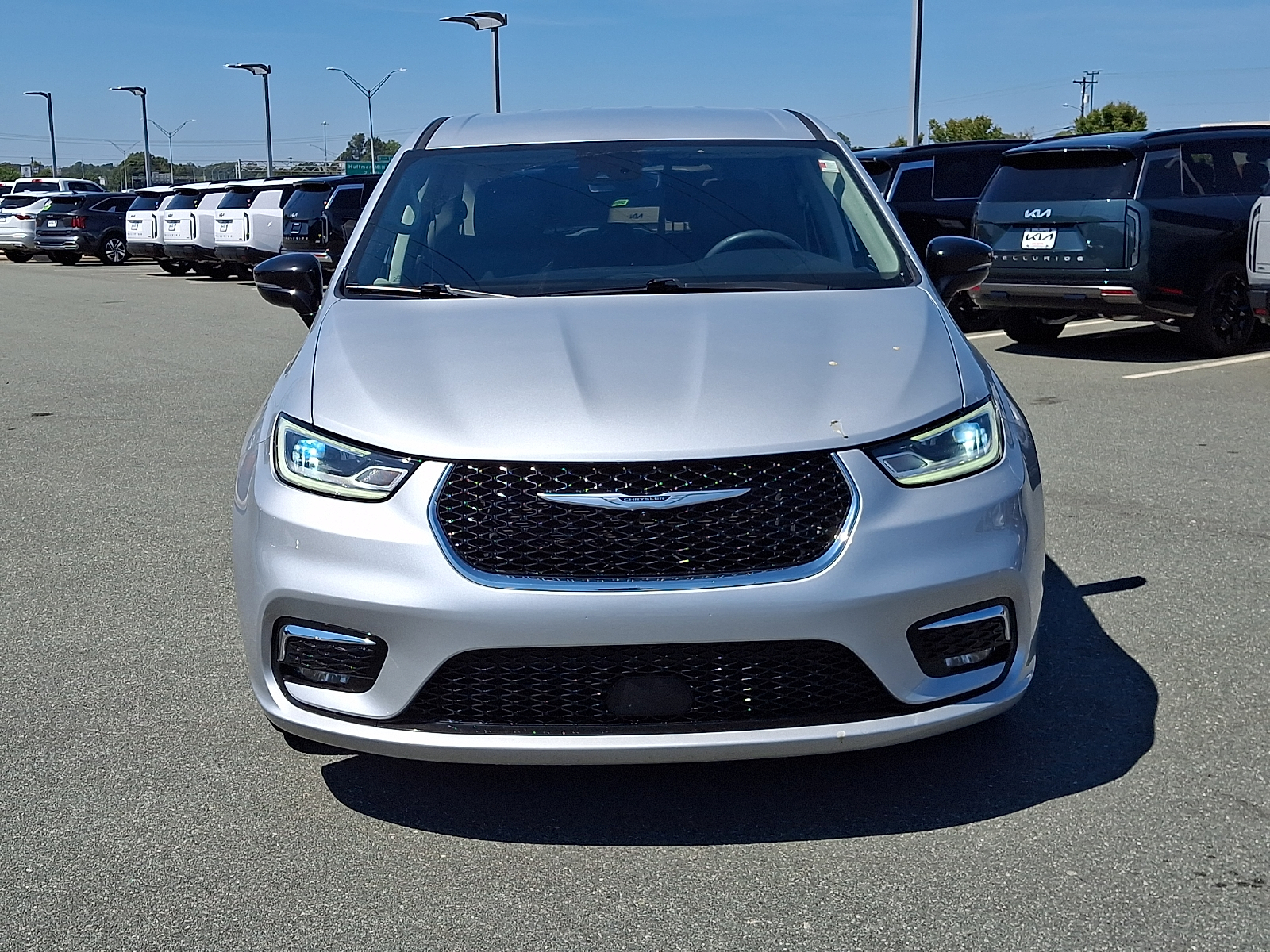 Used 2024 Chrysler Pacifica Van