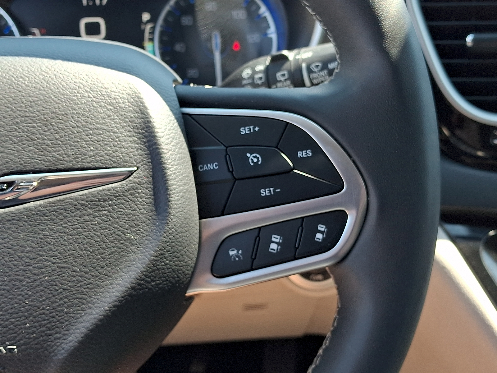 Used 2024 Chrysler Pacifica Van