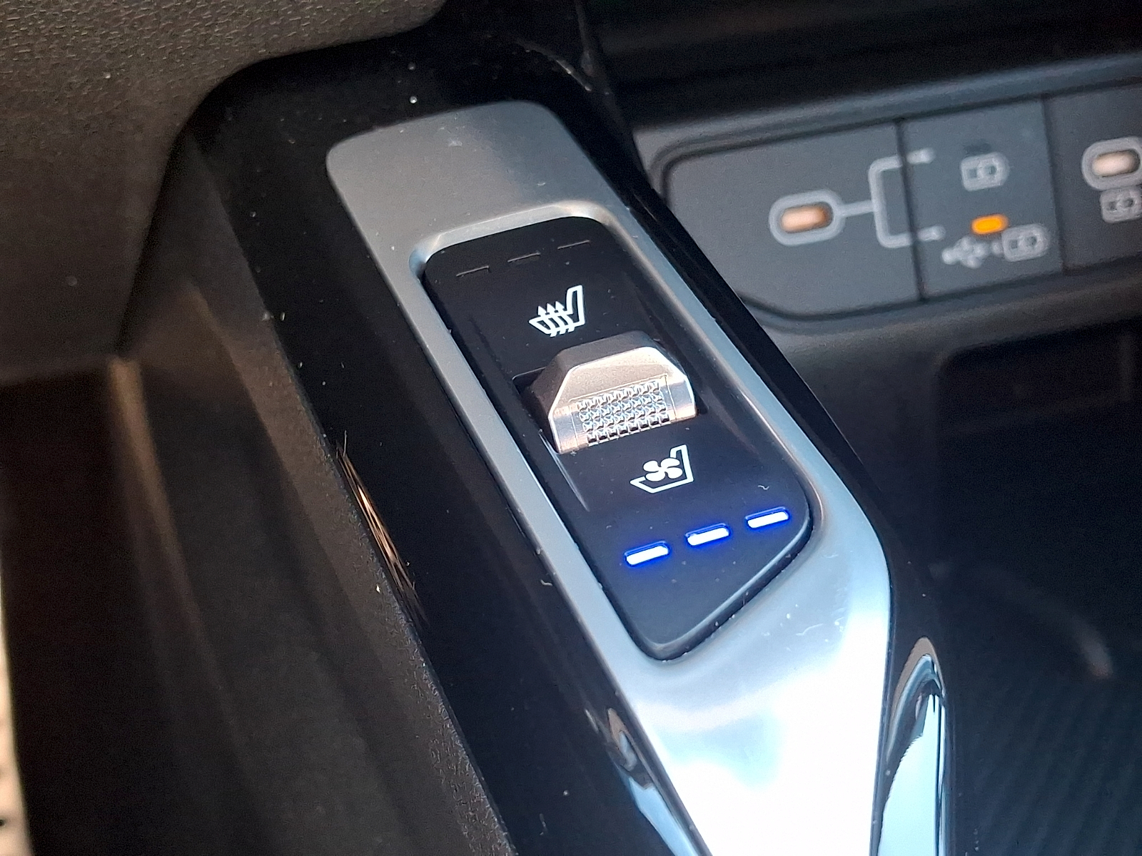 Used 2025 Kia Sorento Hybrid SUV