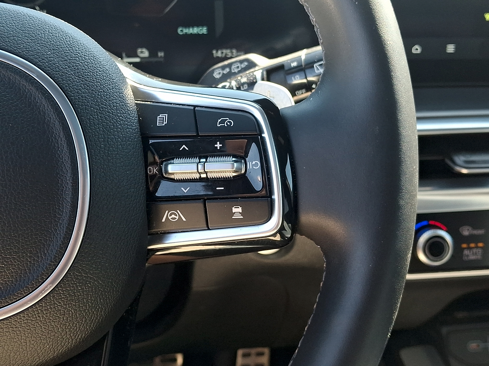 Used 2025 Kia Sorento Hybrid SUV