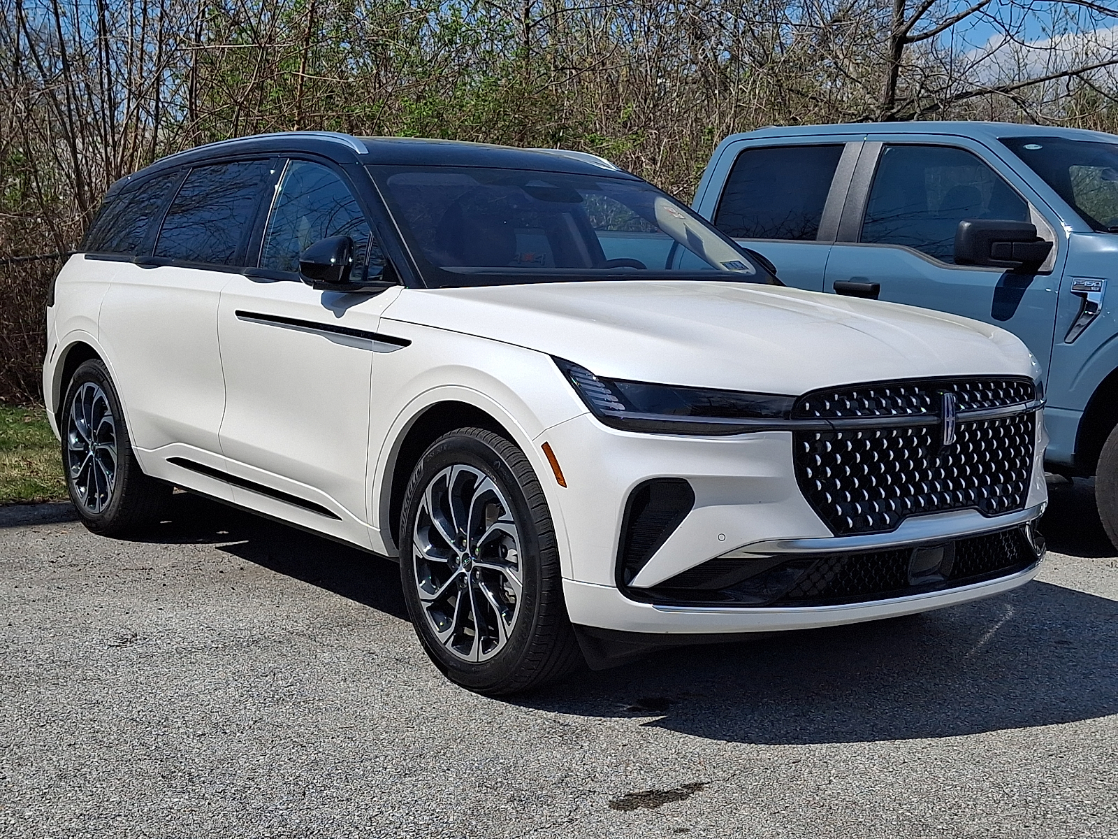 White Platinum Clearcoat Metallic 2025 Lincoln Nautilus Hybrid Reserve AWD SUV / Crossover All-Wheel Drive Automatic