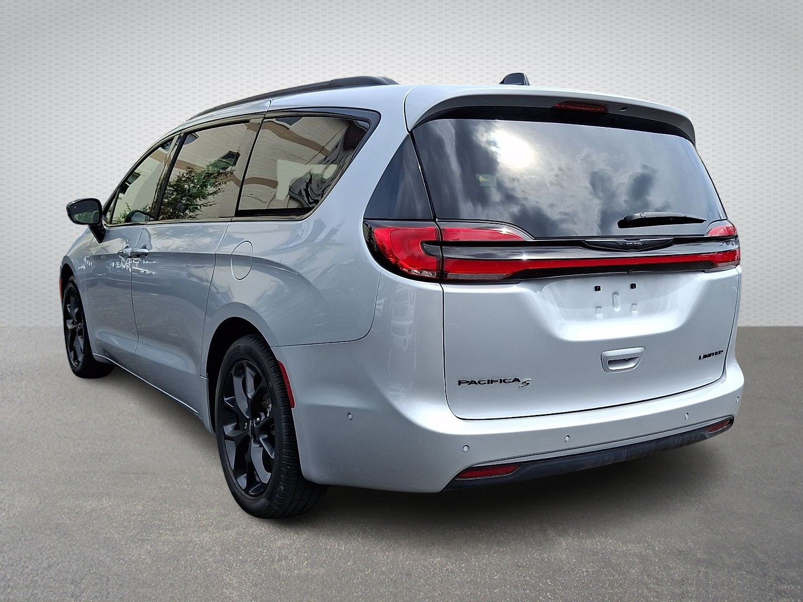 View vehicle photo 4