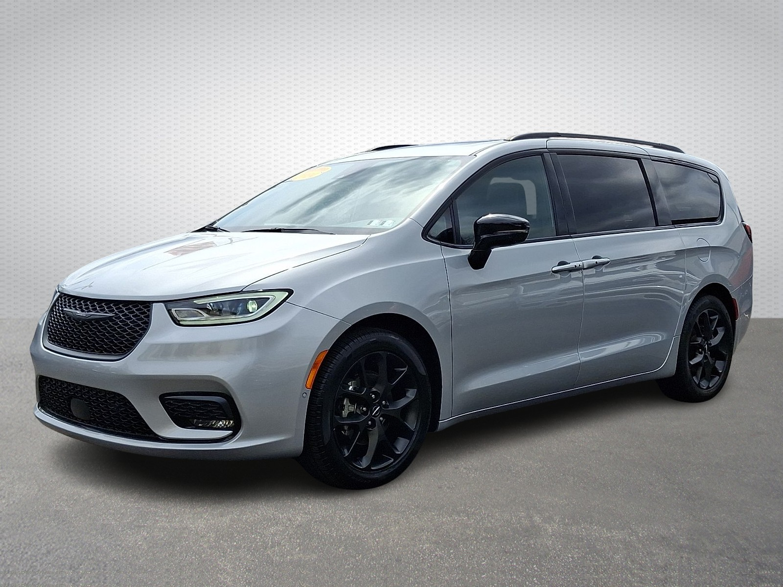 View vehicle photo 3