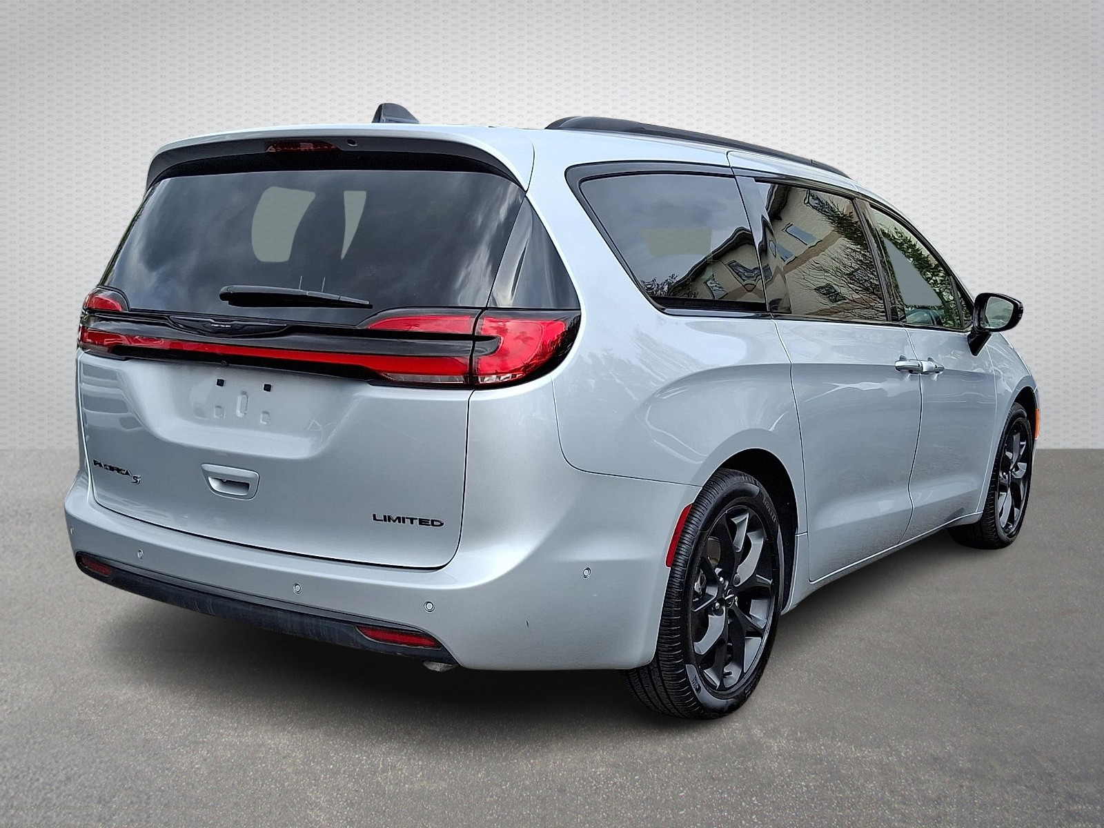 View vehicle photo 6