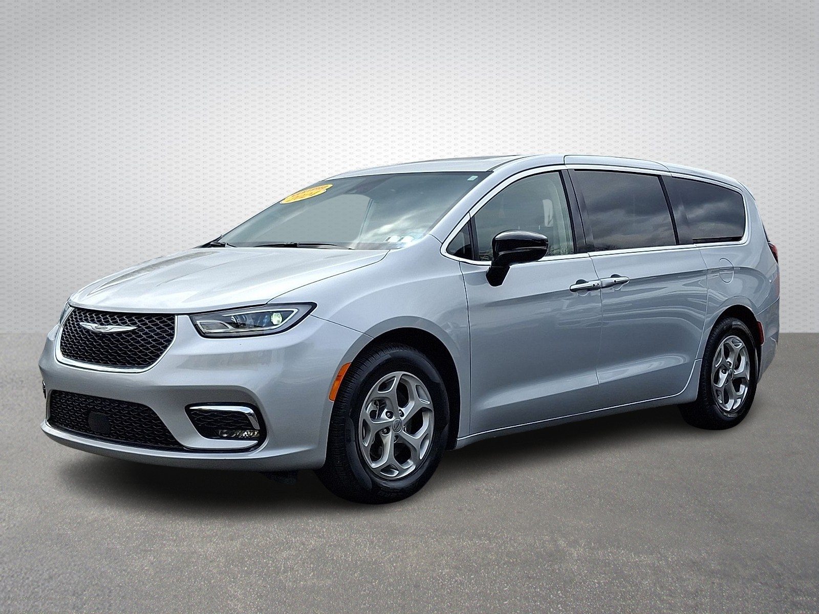 View vehicle photo 3