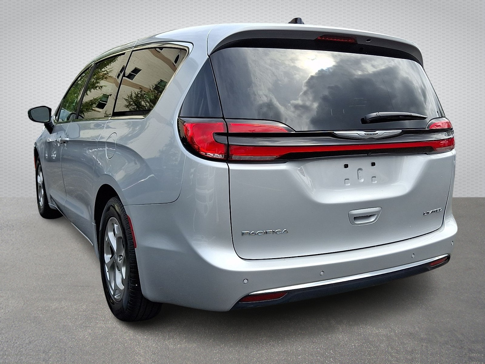 View vehicle photo 4