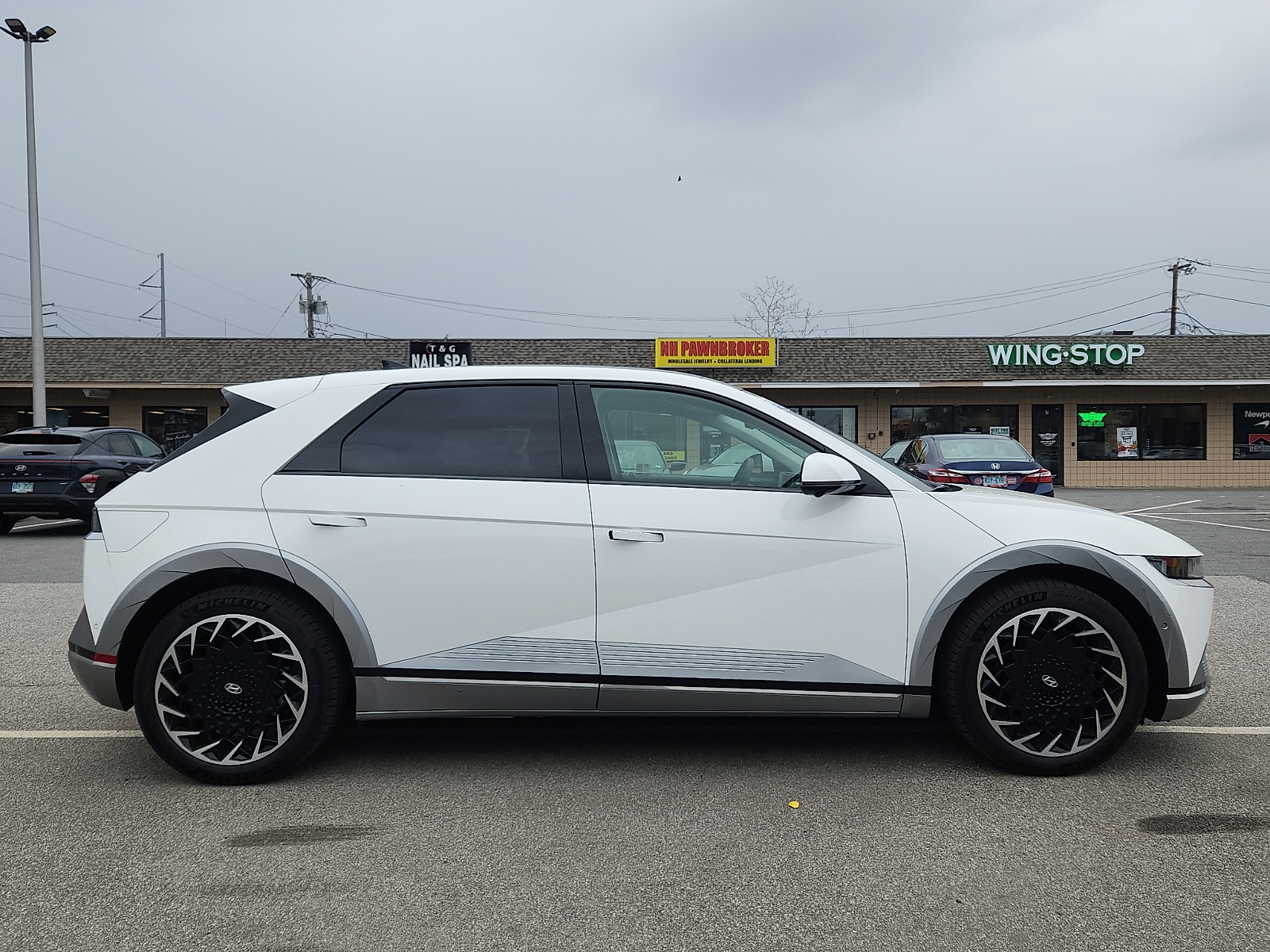 View vehicle photo 3