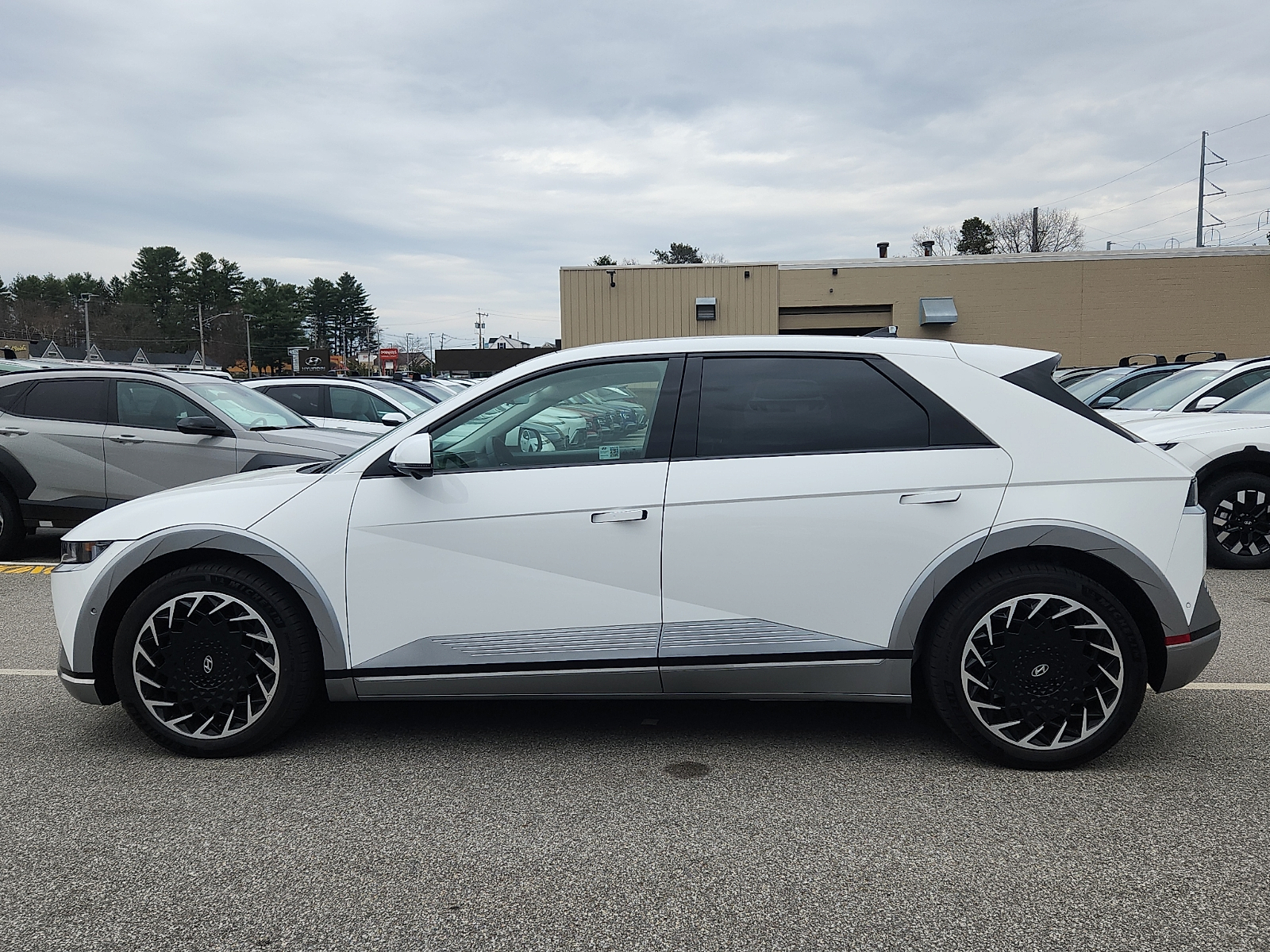 View vehicle photo 5