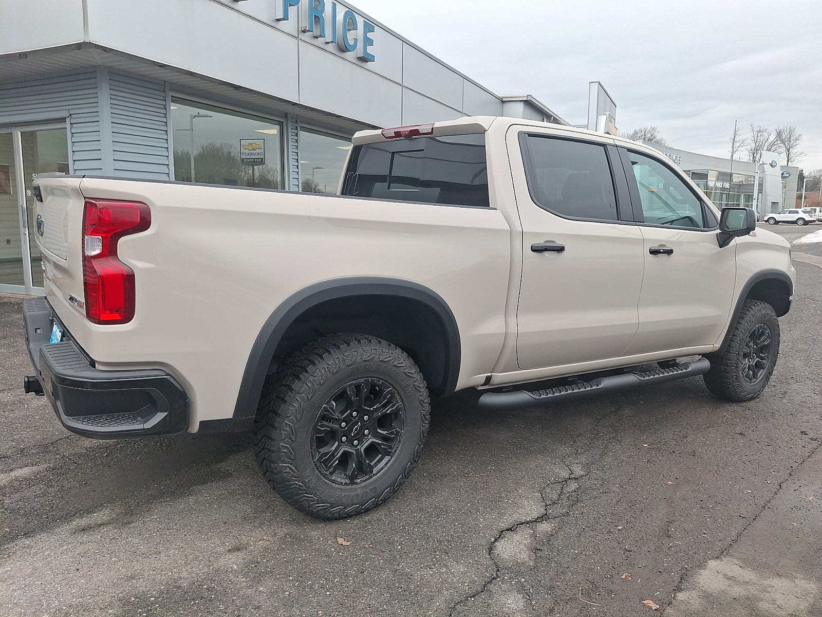 View vehicle photo 4