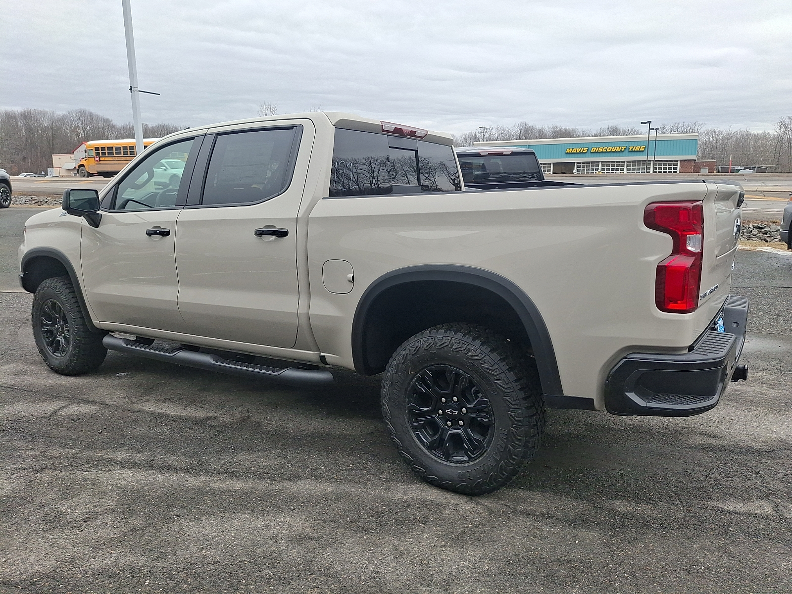 View vehicle photo 3