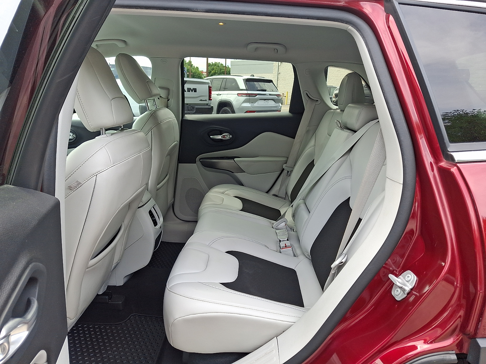 Used 2020 Jeep Cherokee SUV