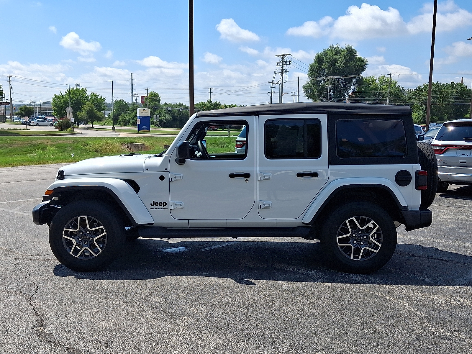 Used 2025 Jeep Wrangler SUV