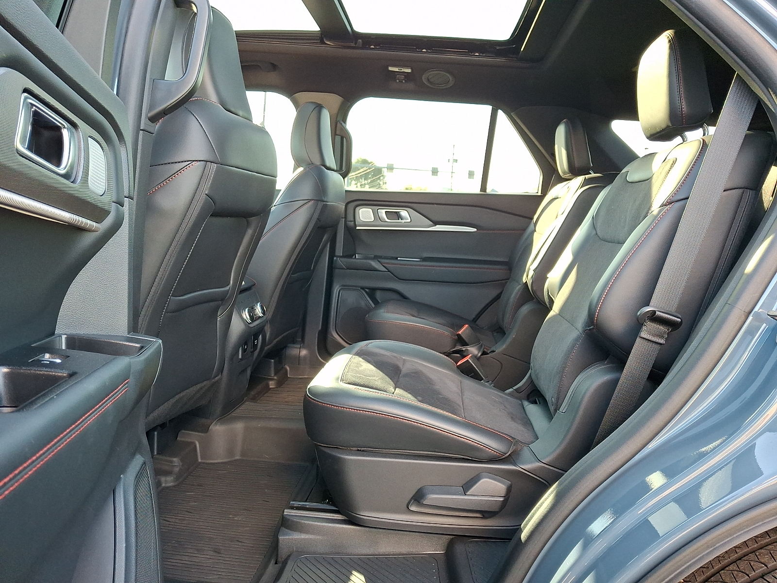 Used 2025 Ford Explorer SUV