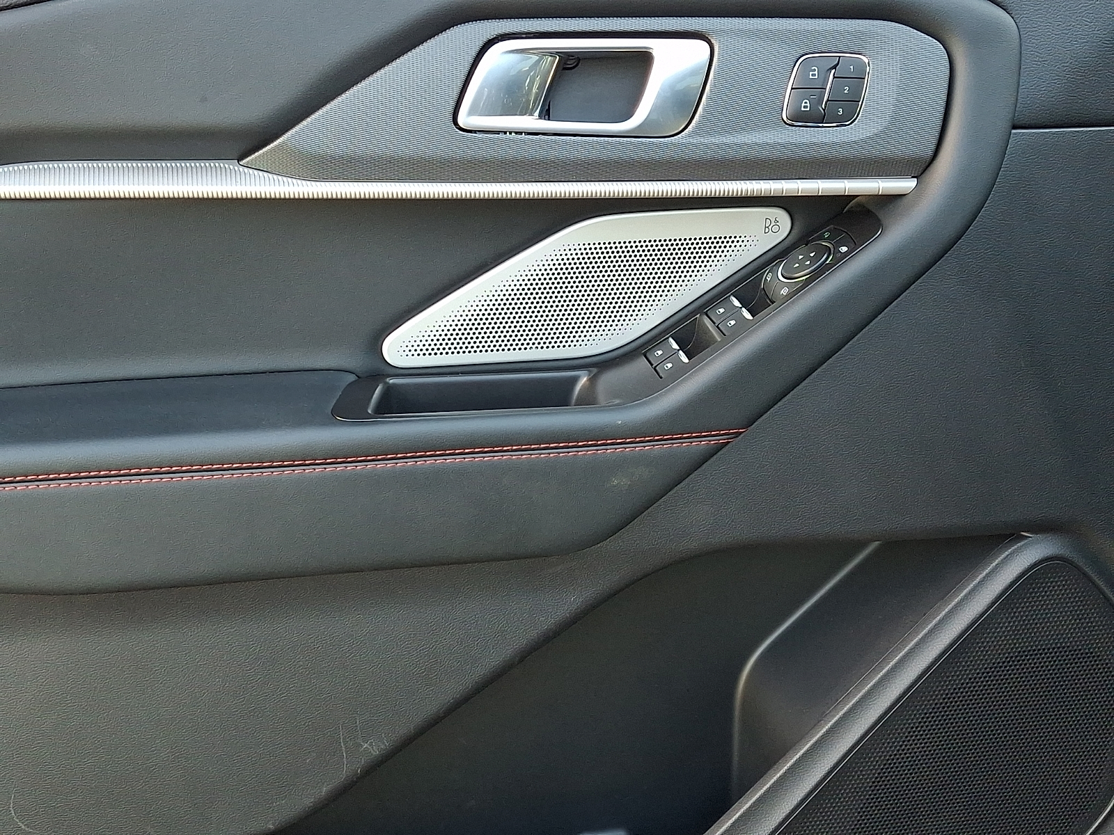 Used 2025 Ford Explorer SUV