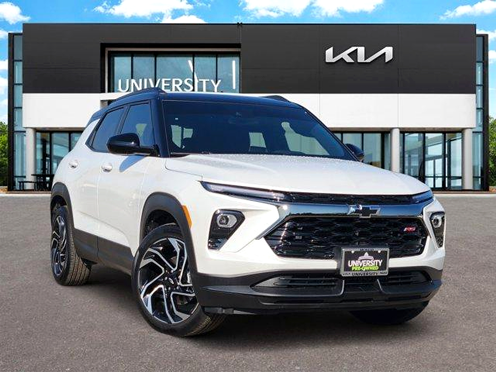 White (Iridescent Pearl Tricoat) 2026 Chevrolet Trailblazer SUV / Crossover Front-Wheel Drive Continuously Variable Transmission