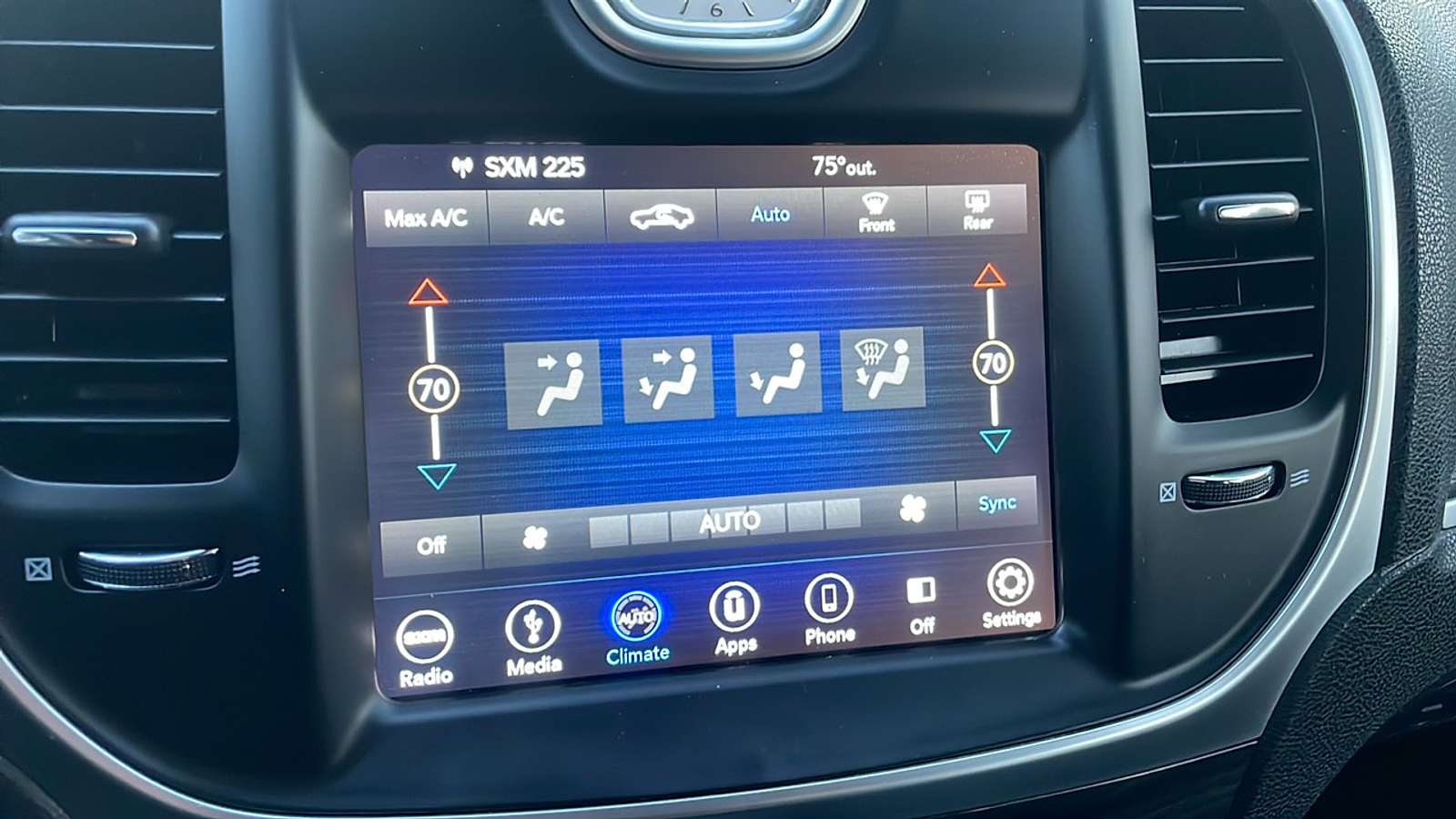 2018 Chrysler 300 Touring photo 30