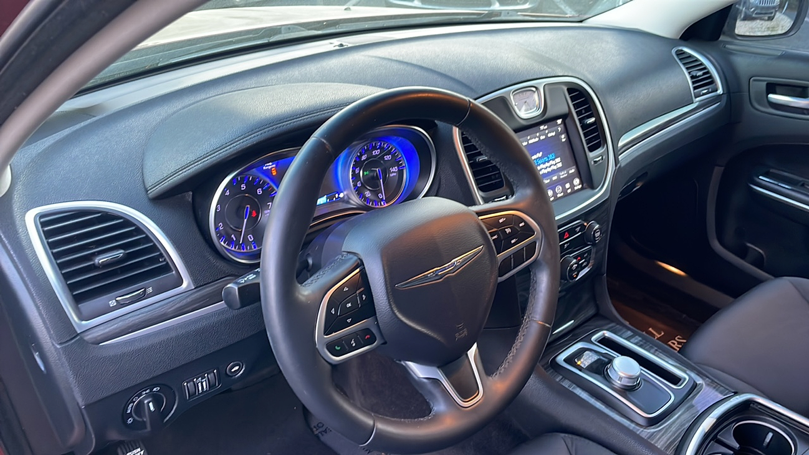 2018 Chrysler 300 Touring photo 14