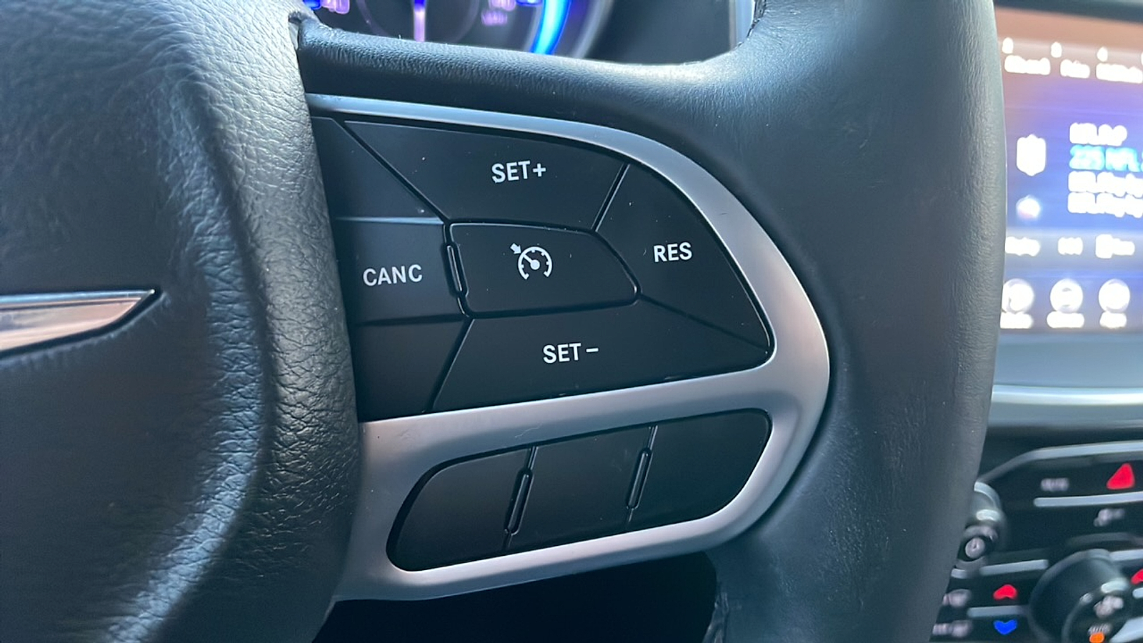 2018 Chrysler 300 Touring photo 24
