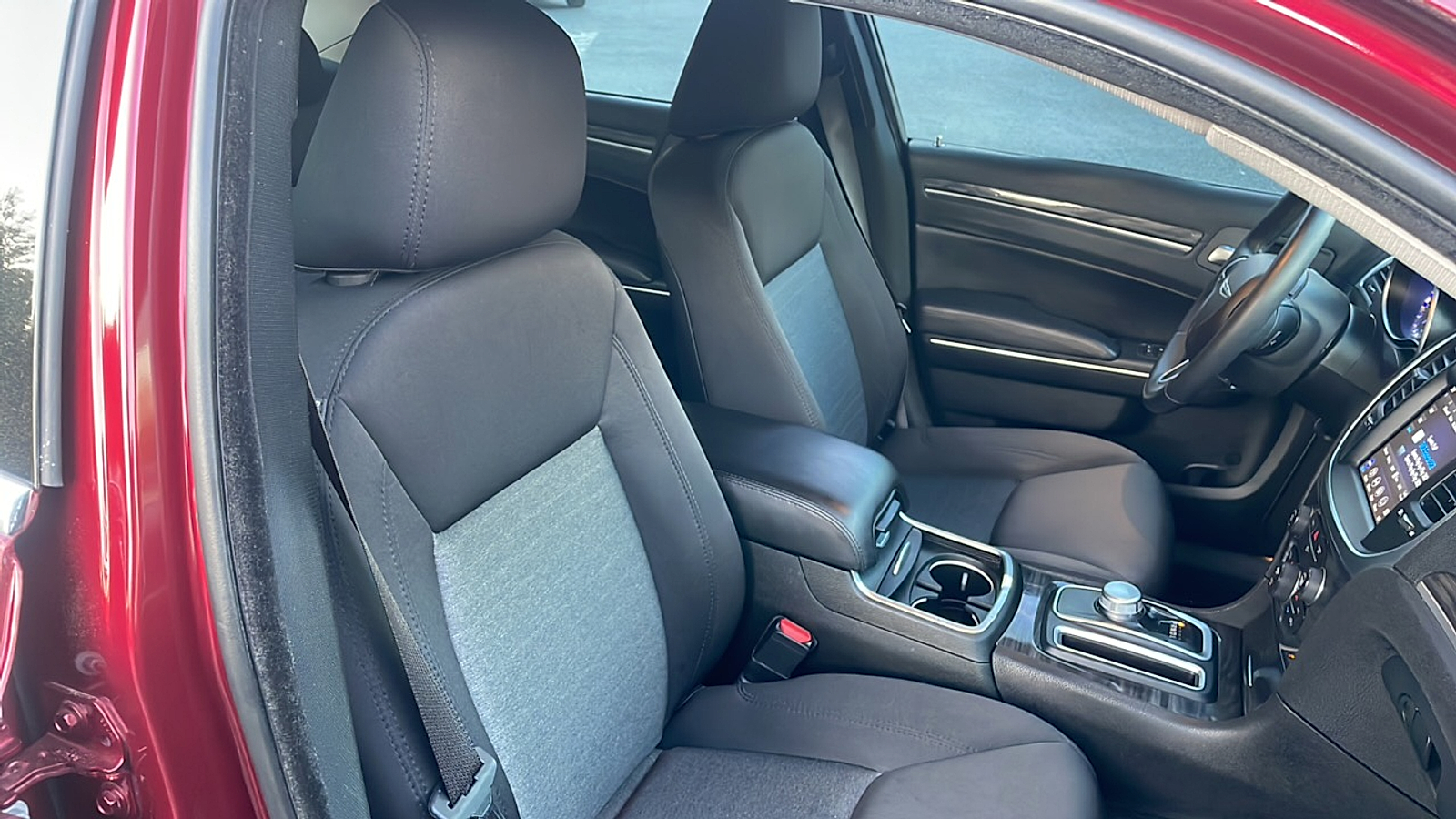 2018 Chrysler 300 Touring photo 21