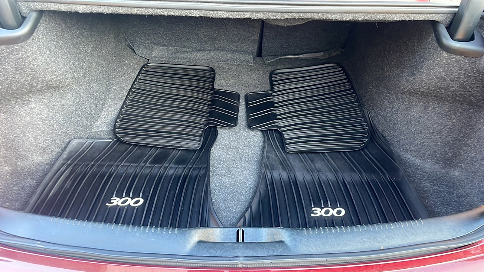 2018 Chrysler 300 Touring photo 9