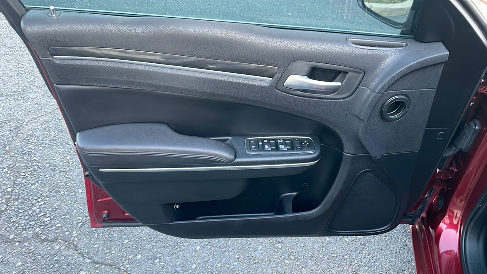 2018 Chrysler 300 Touring photo 12