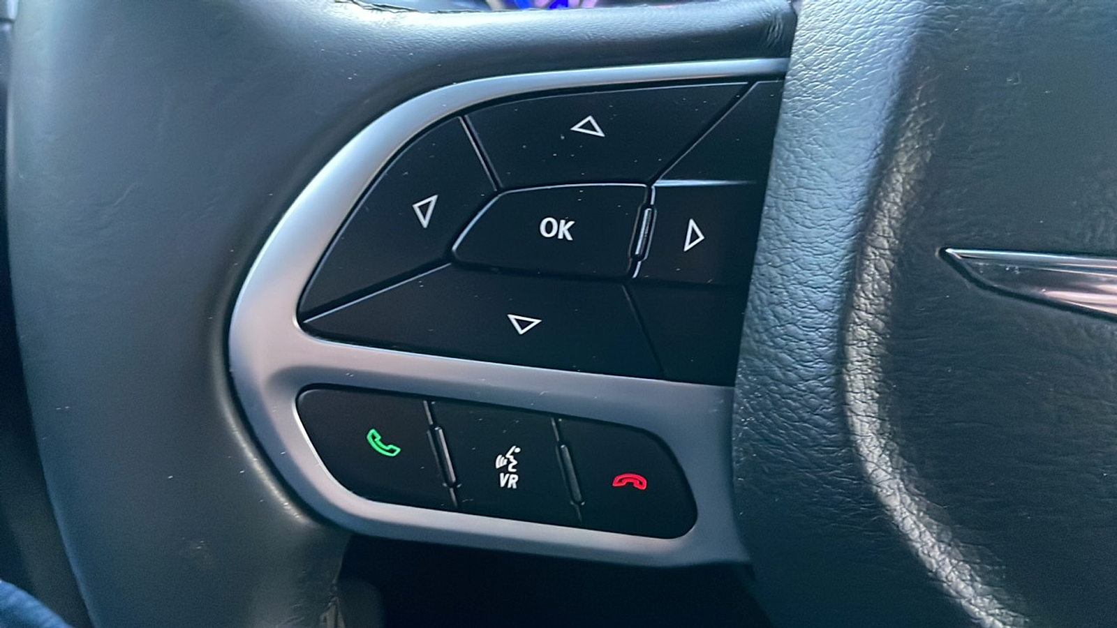 2018 Chrysler 300 Touring photo 23