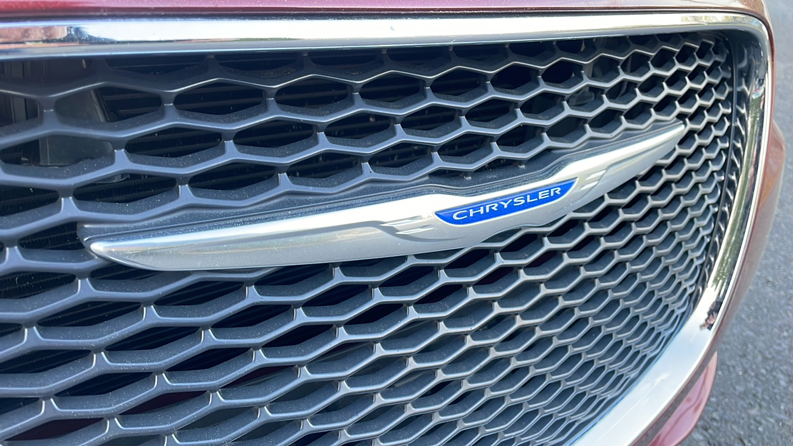 2018 Chrysler 300 Touring photo 5