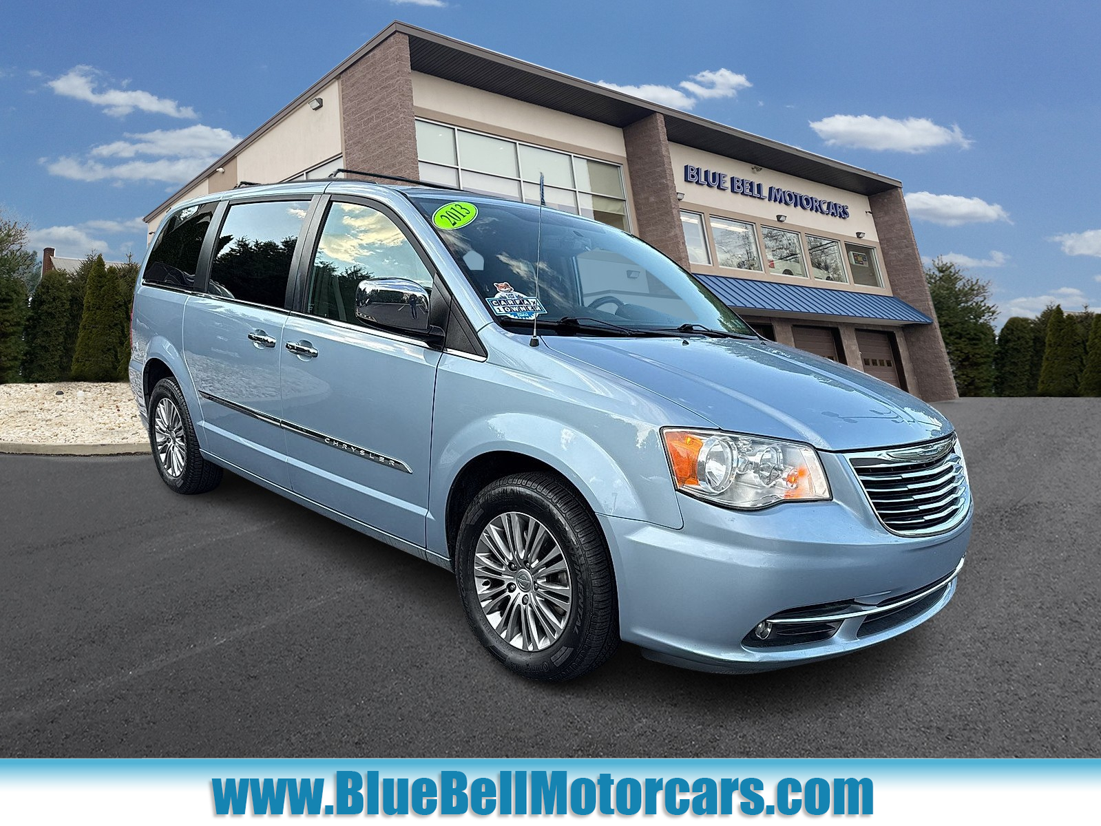 2013 Chrysler Town & Country Touring-L's photo