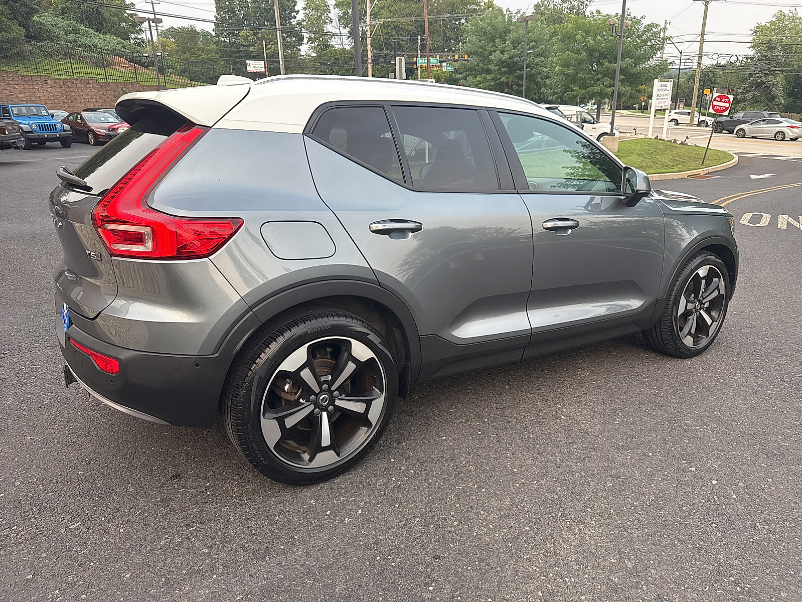2019 Volvo XC40 T5 Momentum