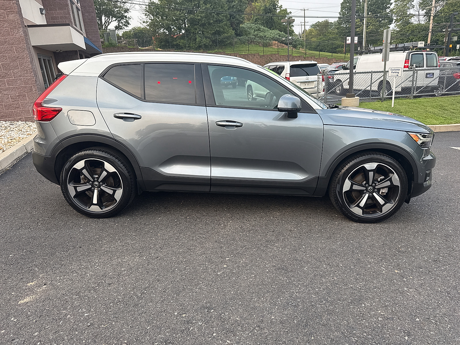 2019 Volvo XC40 T5 Momentum