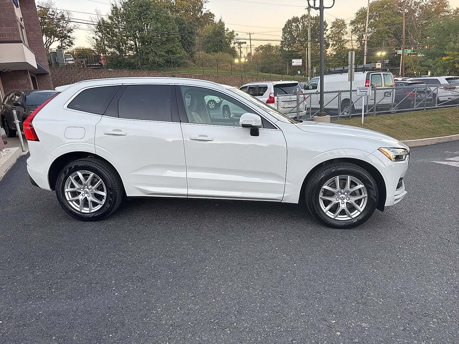 2021 Volvo XC60 T5 Momentum