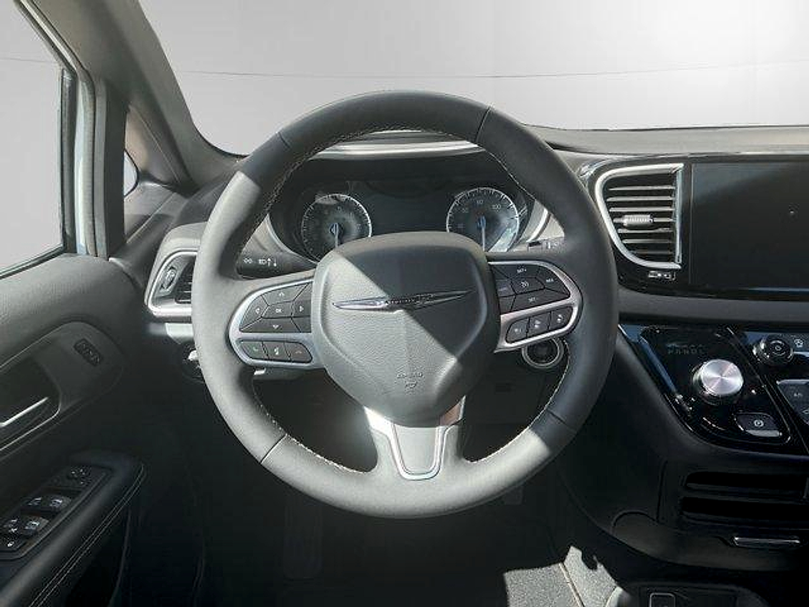 Used 2025 Chrysler Pacifica Sedan