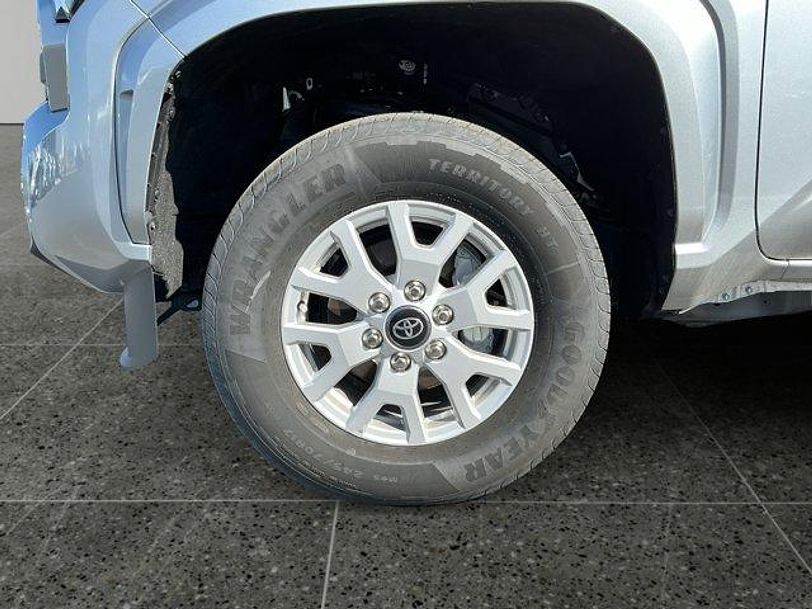 2026 Toyota Tacoma SR5 - Photo 14