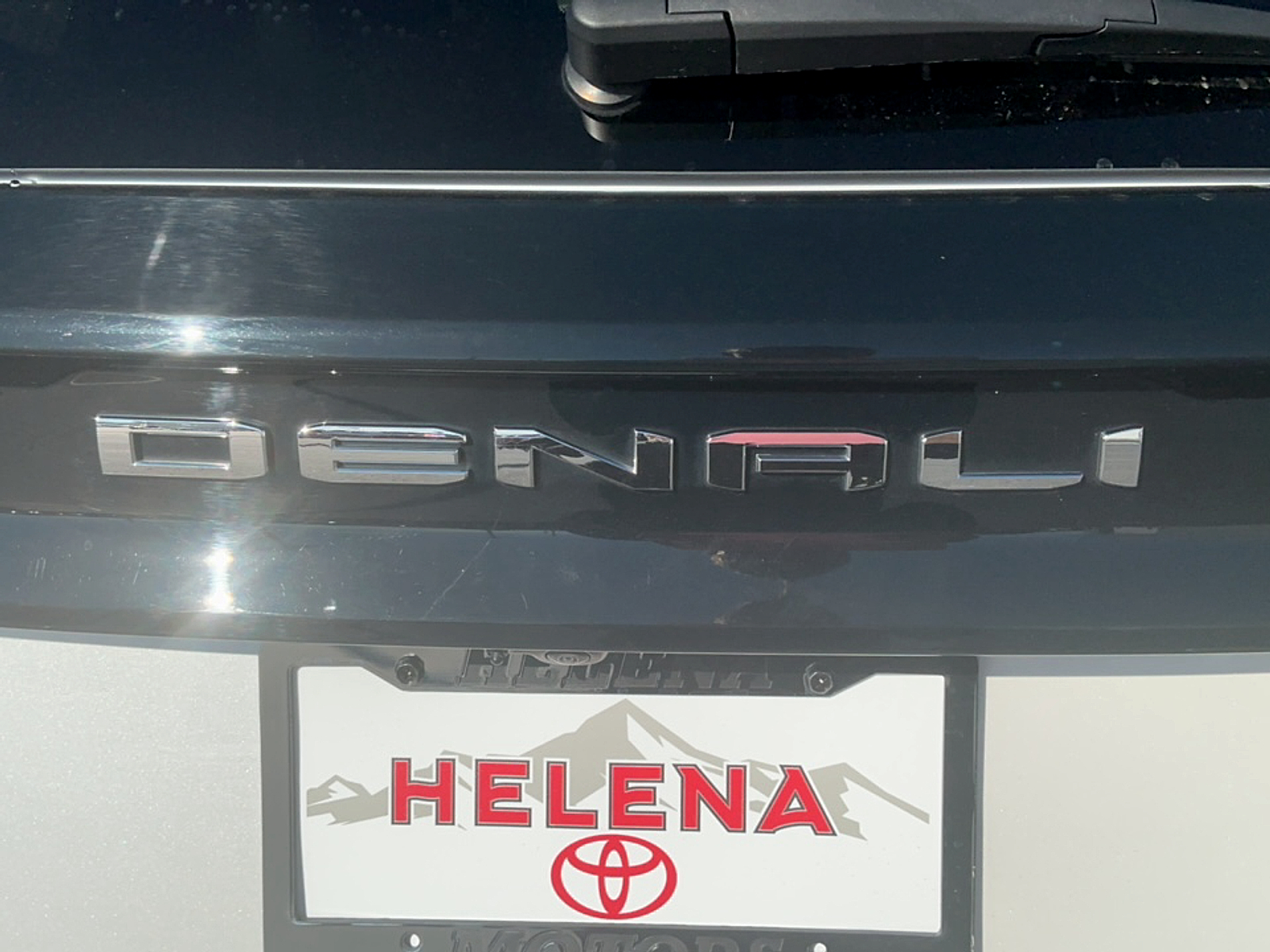 Used 2025 GMC Acadia Sedan